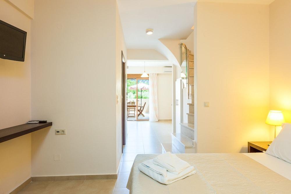 Pantheon Villas & Suites Vlikhadha Luaran gambar